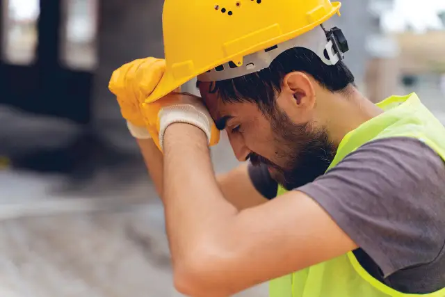 ¿Ha sufrido de agotamiento por el calor en el trabajo? ¡Usted puede ser elegible para compensación laborar!